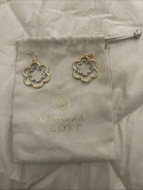 Kendra Scott Gold Floral Outline Drop Earrings